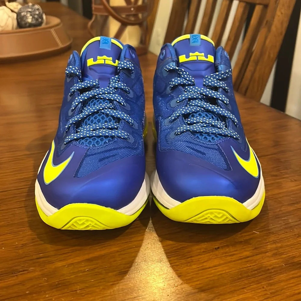 Nike Lebron XI Low Shoes Sneakers 644534 400 Boys Girls Youth Size 5.5Y Size 5.5